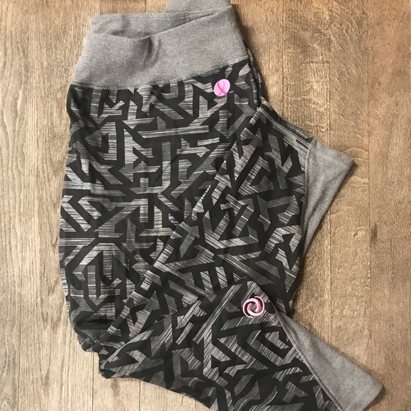 1X ActiveZone Comfy Stretch Breast Cancer Tights